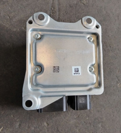 Used 2024–2025 Ford Mustang GT Fastback RWD Airbag SRS Control Module – OEM Safety Component وحدة تحكم وسادة هوائية (SRS) مستعملة لفورد موستانج GT فاستباك RWD 2024–2025 – قطعة أمان أصلية