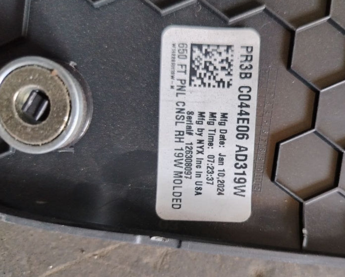 Used 2024 Ford Mustang Driver Console Side Trim Garnish - قطعة تريم جانبية لوحدة التحكم (الكونسول) جهة السائق مستعملة لفورد موستانج 2024