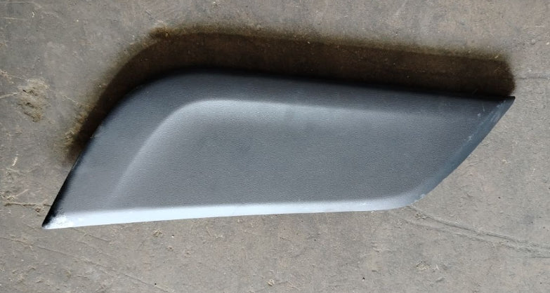 Used 2024 Ford Mustang Driver Console Side Trim Garnish - قطعة تريم جانبية لوحدة التحكم (الكونسول) جهة السائق مستعملة لفورد موستانج 2024