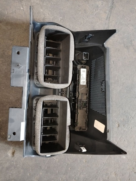 Used 2024 to 2025 FORD MUSTANG GT CENTER DASH VENT TRIM START STOP BUTTONS - قطعة تريم وسطية لفتحات تكييف الطبلون مع أزرار التشغيل والإيقاف مستعملة لفورد موستانج GT موديل 2024 إلى 2025