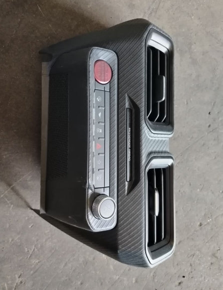 Used 2024 to 2025 FORD MUSTANG GT CENTER DASH VENT TRIM START STOP BUTTONS - قطعة تريم وسطية لفتحات تكييف الطبلون مع أزرار التشغيل والإيقاف مستعملة لفورد موستانج GT موديل 2024 إلى 2025