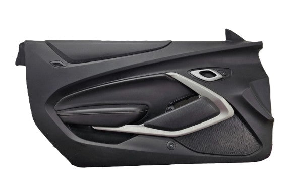 Used Chevrolet Camaro 2016–2019 Driver & Passenger Side Door Cover 1 piece - مستعمل غطاء باب السائق والراكب لشيفروليه كمارو 2016–2019