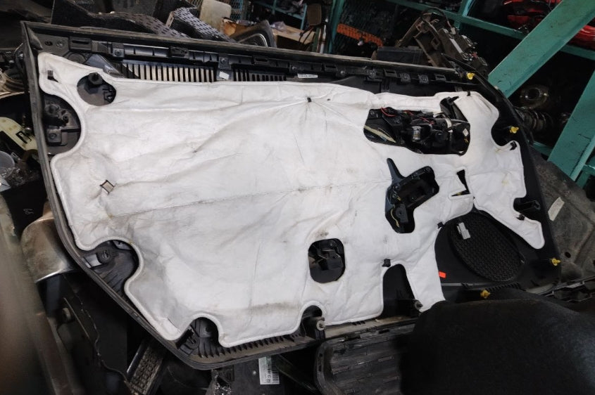 Used Chevrolet Camaro 2016–2019 Driver & Passenger Side Door Cover 1 piece - مستعمل غطاء باب السائق والراكب لشيفروليه كمارو 2016–2019
