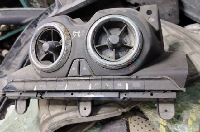 Used 2016–2023 Chevrolet Camaro A/C Heater Climate Control – Temperature & Fan Adjustment Unit - مستعمل وحدة تحكم تكييف الهواء والتدفئة شفروليه كمارو 2016–2023 – وحدة ضبط درجة الحرارة والمروحة