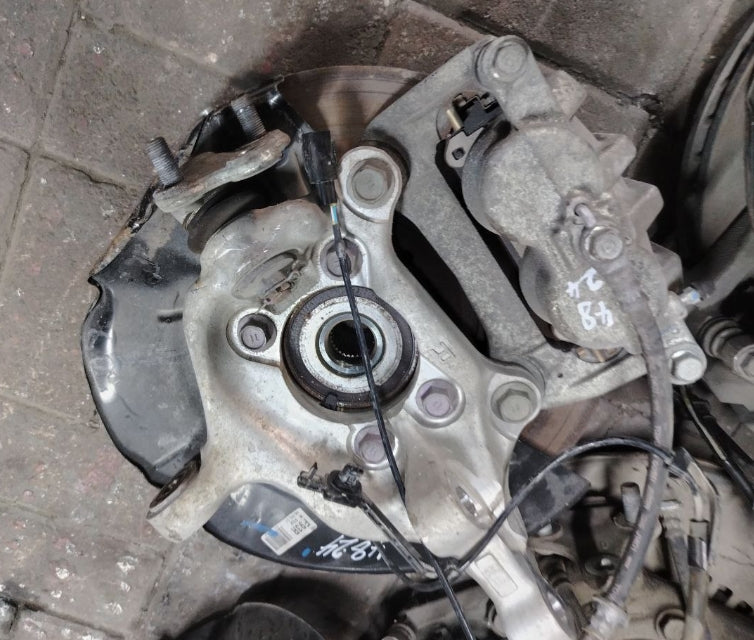 Used Lexus RC Front Wheel Hub Bearing Assembly 2015–2018 OEM هَب أمامي لكزس RC أصلي مستعمل 2015–2018 OEM (Wheel Hub Bearing)