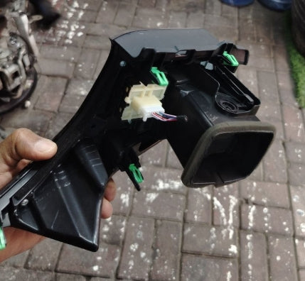 Used Original Lexus NX-RX Dashboard AC Vent Grill – Right Side (Driver Side) 2024 – OEM Genuine قطعة أصلية مستعملة – شبك مكيف لوحة القيادة الأيمن (جهة السائق) لسيارة لكزس NX-RX موديل 2024