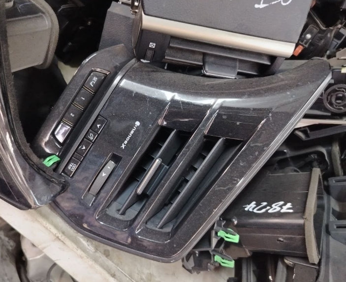 Used Original Lexus NX-RX Dashboard AC Vent Grill – Right Side (Driver Side) 2024 – OEM Genuine قطعة أصلية مستعملة – شبك مكيف لوحة القيادة الأيمن (جهة السائق) لسيارة لكزس NX-RX موديل 2024