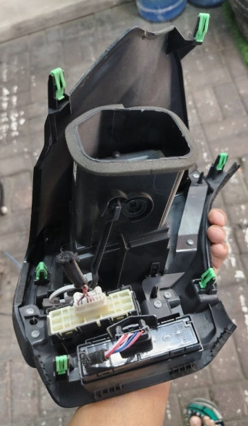 Used Original Lexus NX-RX Dashboard AC Vent Grill – Right Side (Driver Side) 2024 – OEM Genuine قطعة أصلية مستعملة – شبك مكيف لوحة القيادة الأيمن (جهة السائق) لسيارة لكزس NX-RX موديل 2024