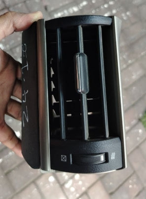 Used Original Lexus RC Dashboard AC Vent Grill (2017) – OEM Genuine قطعة أصلية مستعملة – شبك فتحة مكيف لوحة القيادة لسيارة لكزس RC موديل 2017