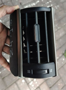 Used Original Lexus RC Dashboard AC Vent Grill (2017) – OEM Genuine قطعة أصلية مستعملة – شبك فتحة مكيف لوحة القيادة لسيارة لكزس RC موديل 2017