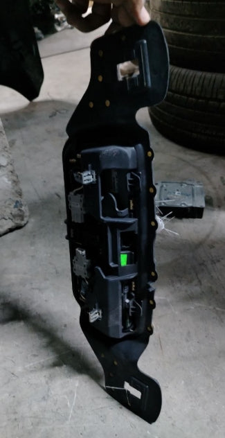 Used 2016–2023 Chevrolet Camaro Roof Ventilation Panel - مستعمل لوحة تهوية السقف لشفروليه كمارو 2016–2023