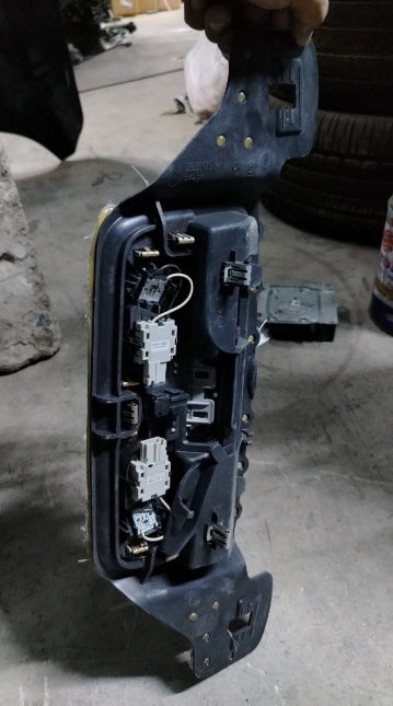 Used 2016–2023 Chevrolet Camaro Roof Ventilation Panel - مستعمل لوحة تهوية السقف لشفروليه كمارو 2016–2023