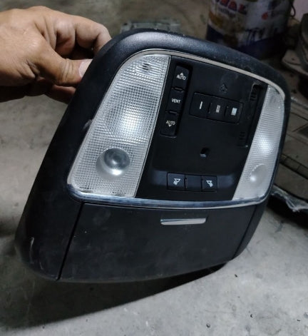 Used 2015–2023 Dodge Charger OEM Overhead Console – Black, Without Sunroof - وحدة التحكم العلوية (الكونسول العلوي) الأصلية مستعملة لدودج تشارجر 2015–2023 – باللون الأسود، بدون فتحة سقف