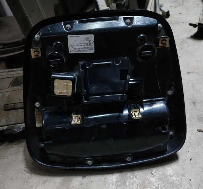 Used 2015–2023 Dodge Charger OEM Overhead Console – Black, Without Sunroof - وحدة التحكم العلوية (الكونسول العلوي) الأصلية مستعملة لدودج تشارجر 2015–2023 – باللون الأسود، بدون فتحة سقف