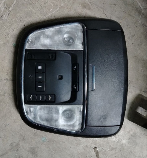 Used 2015–2023 Dodge Charger OEM Overhead Console – Black, Without Sunroof - وحدة التحكم العلوية (الكونسول العلوي) الأصلية مستعملة لدودج تشارجر 2015–2023 – باللون الأسود، بدون فتحة سقف