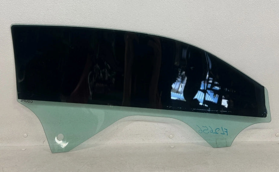 Used 2016–2024 Chevrolet Camaro Driver & Passenger Door Window Glass Tint 1 piece - زجاج نوافذ الأبواب الأمامية والخلفية للسائق والراكب شيفروليه كمارو 2016–2024 المستخدم – بطلاء مظلل