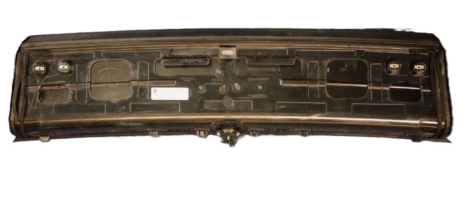 Used 2015–2023 Ford Mustang 4-Cylinder Black Trunk Hatch Deck Lid Panel - مستعمل غطاء صندوق خلفي أسود لسيارة فورد موستانج 4 سلندر 2015–2023