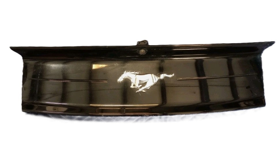 Used 2015–2023 Ford Mustang 4-Cylinder Black Trunk Hatch Deck Lid Panel - مستعمل غطاء صندوق خلفي أسود لسيارة فورد موستانج 4 سلندر 2015–2023