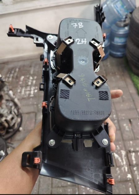 Used Original Lexus NX/RX Cup Holder Assembly (2024) – OEM Genuine قطعة أصلية مستعملة – حامل الأكواب لسيارات لكزس NX وRX موديل 2024