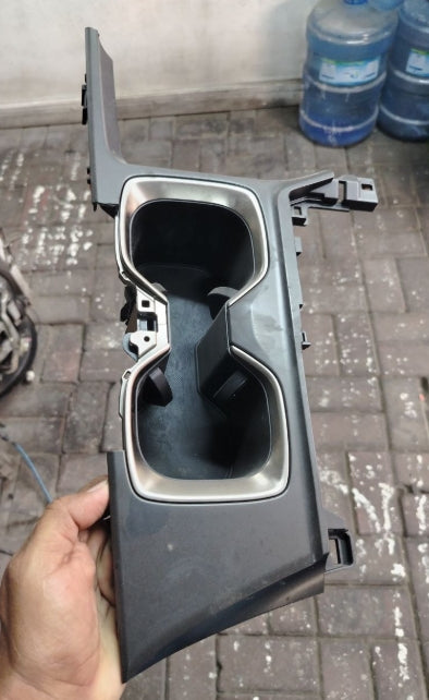 Used Original Lexus NX/RX Cup Holder Assembly (2024) – OEM Genuine قطعة أصلية مستعملة – حامل الأكواب لسيارات لكزس NX وRX موديل 2024