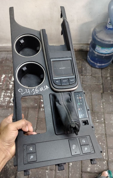 Used Original Lexus RC Cup Holder Assembly 2015-2018 – OEM Genuine قطعة أصلية مستعملة – حامل الأكواب لسيارات لكزس RC موديل 2015-2018