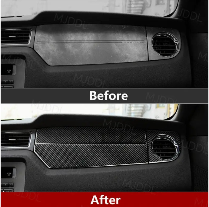 Carbon Fiber Center Console Instrument Panel Sticker for Ford Mustang GT & Shelby 2009-2014, Interior Upgrade Accessory ملصق لوحة العدادات من ألياف الكربون للكونسول الوسطي لسيارة فورد موستنج GT وShelby 2009-2014, ملحق لتحديث الداخلية