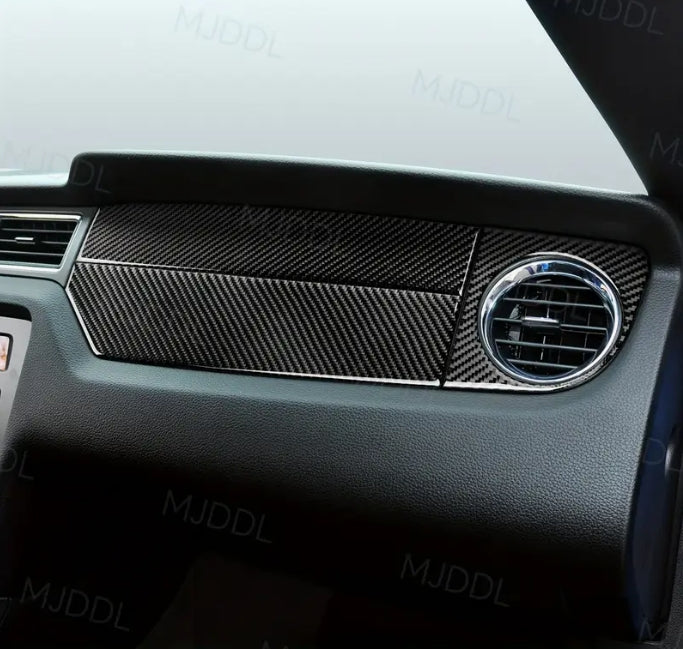 Carbon Fiber Center Console Instrument Panel Sticker for Ford Mustang GT & Shelby 2009-2014, Interior Upgrade Accessory ملصق لوحة العدادات من ألياف الكربون للكونسول الوسطي لسيارة فورد موستنج GT وShelby 2009-2014, ملحق لتحديث الداخلية