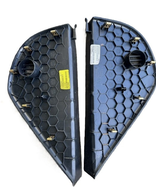 Used 2016–2023 Dodge Charger Driver & Passenger Side End Cap Trim Cover Panel - مستعمل دودج تشارجر 2016–2023 غطاء لوح طرفي للسائق والراكب