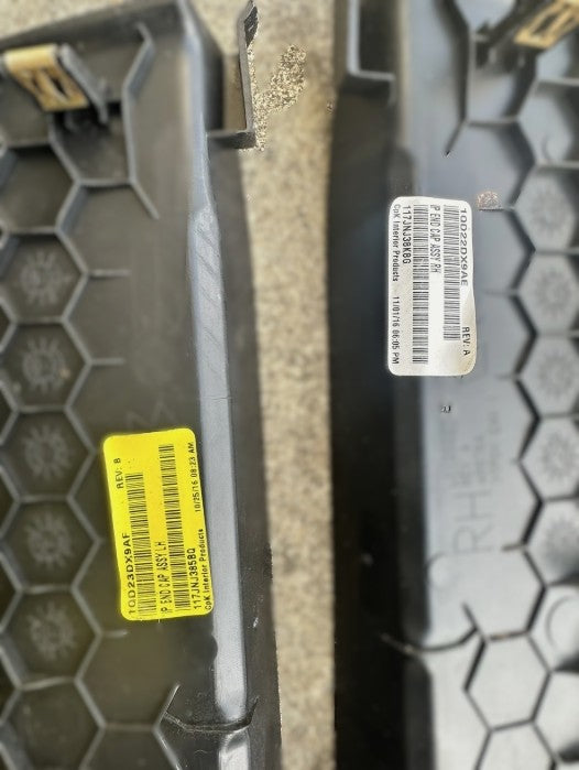 Used 2016–2023 Dodge Charger Driver & Passenger Side End Cap Trim Cover Panel - مستعمل دودج تشارجر 2016–2023 غطاء لوح طرفي للسائق والراكب