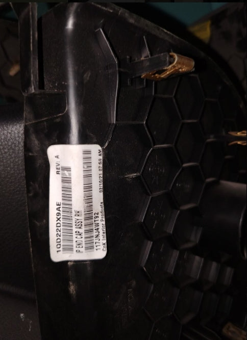 Used 2016–2023 Dodge Charger Driver & Passenger Side End Cap Trim Cover Panel - مستعمل دودج تشارجر 2016–2023 غطاء لوح طرفي للسائق والراكب