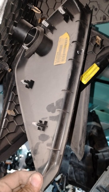 Used 2016–2023 Dodge Charger Driver & Passenger Side End Cap Trim Cover Panel - مستعمل دودج تشارجر 2016–2023 غطاء لوح طرفي للسائق والراكب