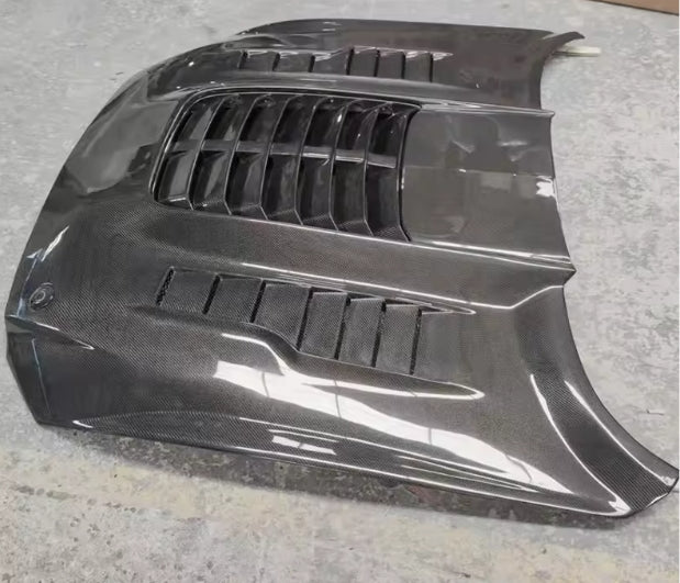 Carbon Fiber Front Hood Air Vent Trim – GT500 Style Bonnet Cover for Ford Mustang Coupe/Convertible 2-Door (2015–2017) غطاء فتحة تهوية غطاء المحرك من ألياف الكربون – تصميم GT500 لسيارة فورد موستانج كوبيه / قابلة للتحويل بابين (2015–2017)