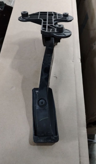 Used Ford Mustang Accelerator Pedal 2011-2023 - دواسة تسارع فورد موستنج 2011-2023 مستعملة