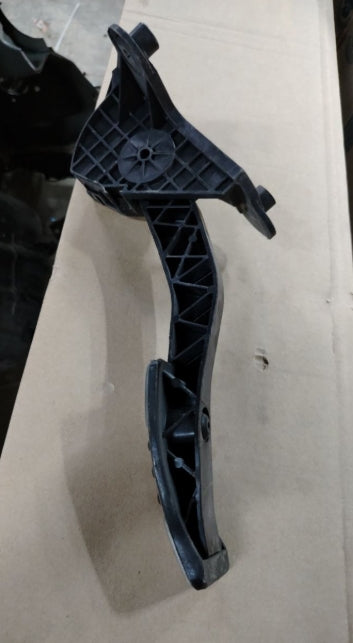 Used Ford Mustang Accelerator Pedal 2011-2023 - دواسة تسارع فورد موستنج 2011-2023 مستعملة