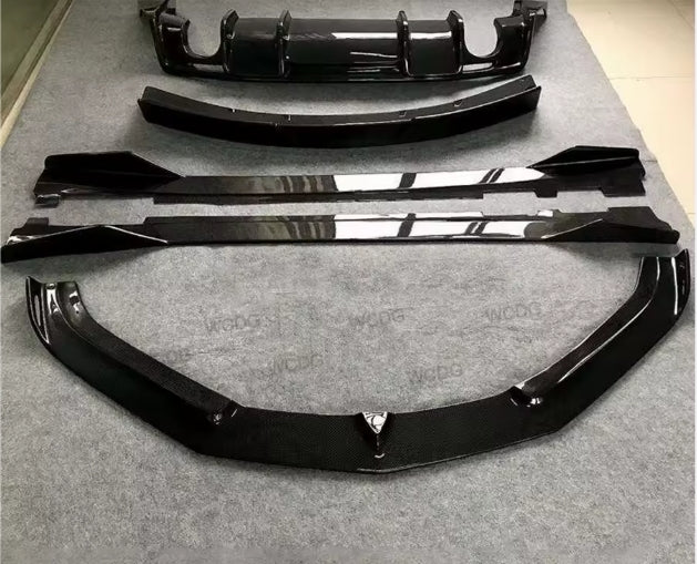 Carbon Fiber Full Body Kit – Front Lip, Rear Diffuser, Side Skirts & Rear Spoiler for Chevrolet Camaro Gen 6 (2016+) طقم هيكل كامل من ألياف الكربون – شفرة أمامية، ناشر خلفي، عتبات جانبية وجناح خلفي لسيارة شيفروليه كمارو الجيل السادس (2016+)