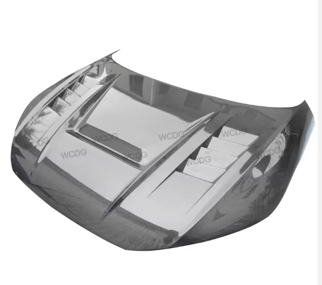 DM Style Carbon Fiber Hood with Air Vent – Front Bonnet Cover for Audi TT / TTS / TTRS MK3 (2015–2020) غطاء محرك من ألياف الكربون بتصميم DM مع فتحات تهوية – غطاء أمامي لسيارات أودي TT / TTS / TTRS MK3 (2015–2020)