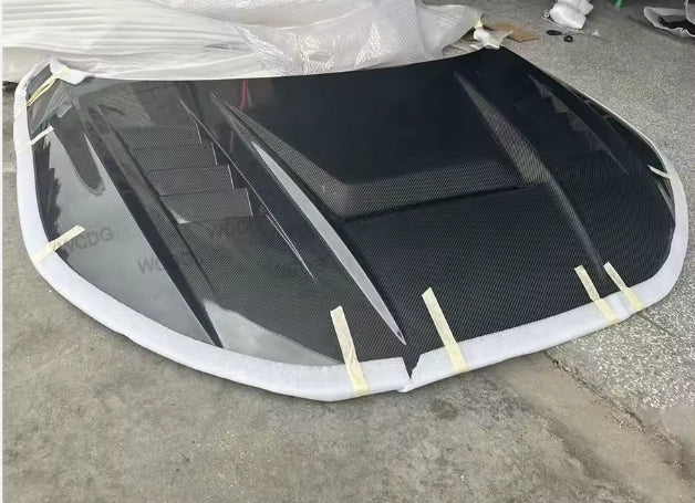 DM Style Carbon Fiber Hood with Air Vent – Front Bonnet Cover for Audi TT / TTS / TTRS MK3 (2015–2020) غطاء محرك من ألياف الكربون بتصميم DM مع فتحات تهوية – غطاء أمامي لسيارات أودي TT / TTS / TTRS MK3 (2015–2020)
