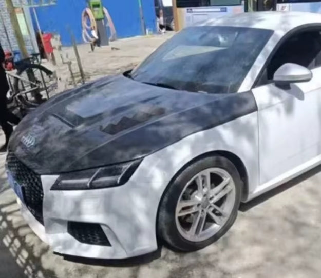 DM Style Carbon Fiber Hood with Air Vent – Front Bonnet Cover for Audi TT / TTS / TTRS MK3 (2015–2020) غطاء محرك من ألياف الكربون بتصميم DM مع فتحات تهوية – غطاء أمامي لسيارات أودي TT / TTS / TTRS MK3 (2015–2020)
