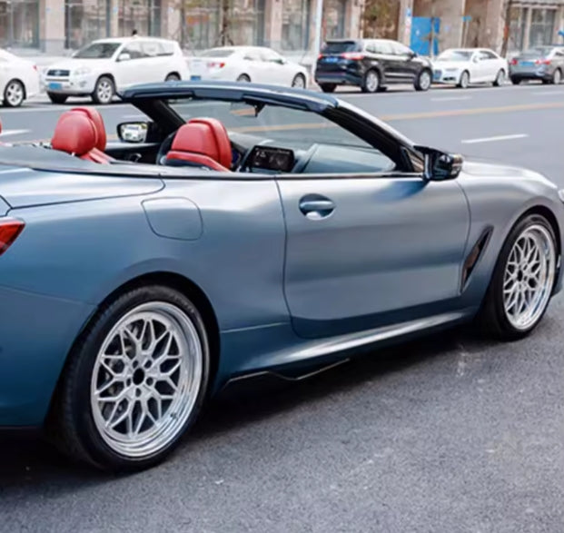 Dry Carbon Fiber Side Fender Cover Trim – Front Fender Vent Accessory for BMW 8 Series G14/G15/G16 (2020+) غطاء جانبي لجناح السيارة من ألياف الكربون الجافة – ملحق فتحة الجناح الأمامي لسيارات بي إم دبليو الفئة الثامنة G14/G15/G16 (2020+)