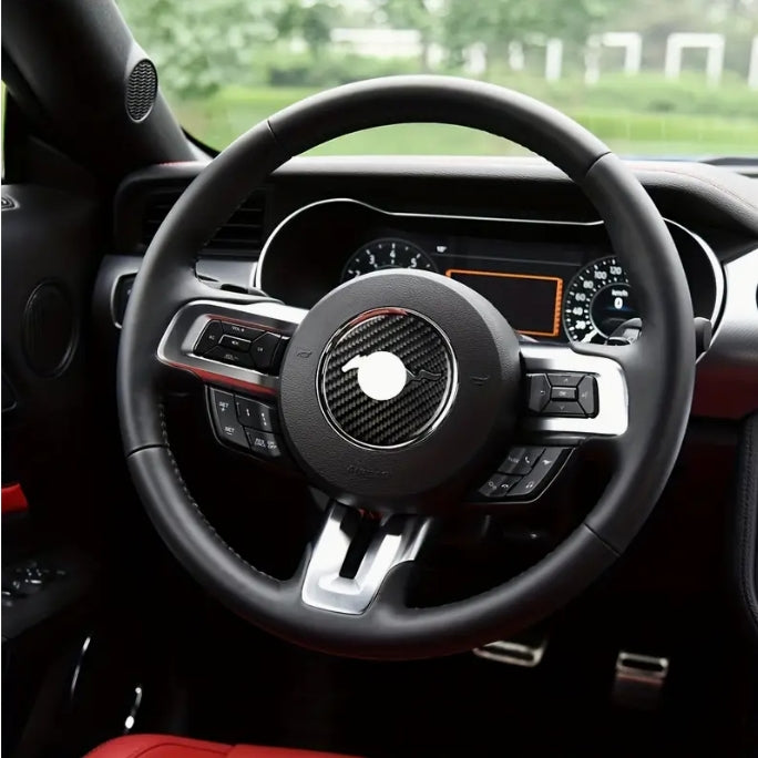 Premium Carbon Fiber Steering Wheel Panel Stickers, Interior Decoration for Ford Mustang (15-20 Models) ملصقات زينة لوحة عجلة القيادة من ألياف الكربون الفاخرة, تعديل داخلي لسيارة فورد موستنج (موديلات 15-20)