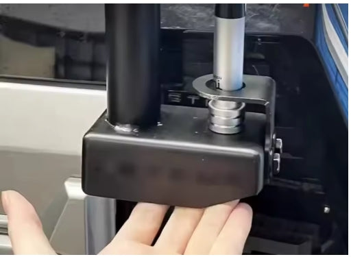 JETOUR T2 Tail Shaft Pneumatic Bracket, Adjustable Tailgate Base Decoration  دعامة هوائية لسيارة JETOUR T2 قاعدة باب خلفي قابلة للتعديل مع ديكور