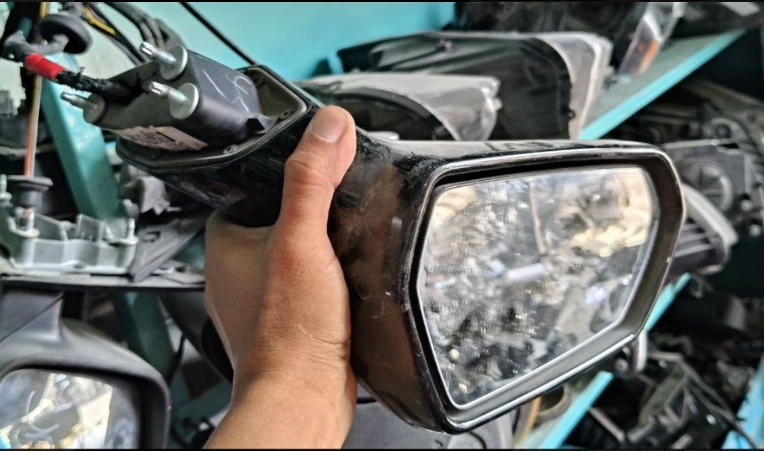 Used Chevrolet Camaro 2016 to 2024 Side Mirror, (1 Piece)-مرآة جانبية مستعملة لشفروليه كمارو 2016–2024 – قطعة واحدة