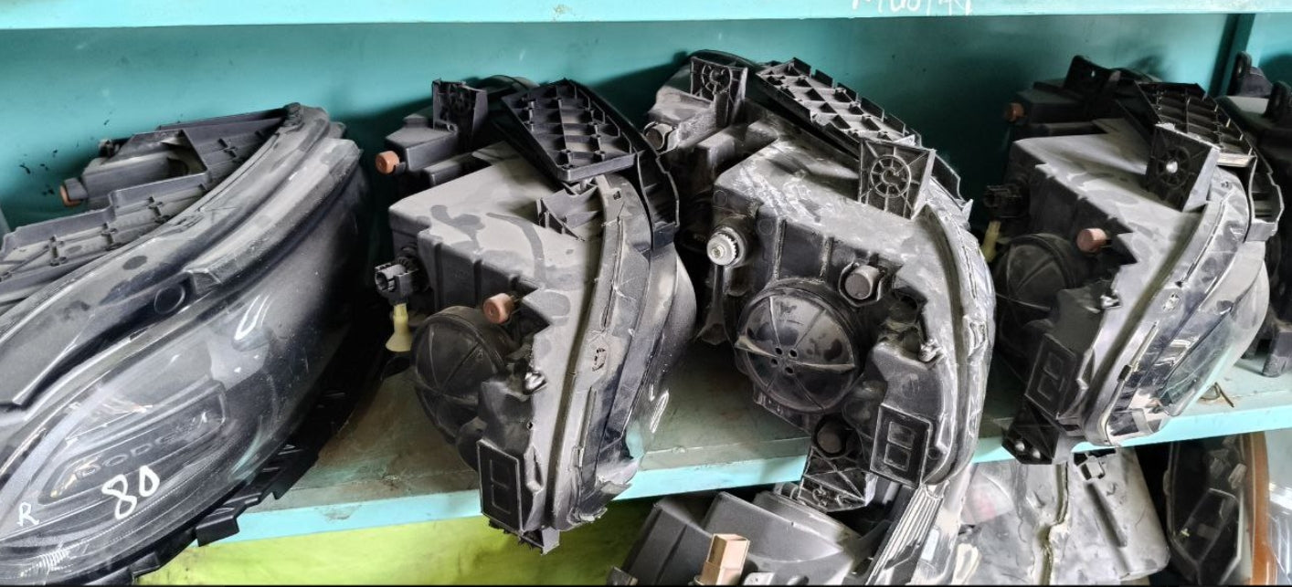 Used Dodge Charger Headlight 2016 to 18 (1 Piece)- مصباح أمامي مستعمل لدودج تشارجر 2016–2018 – قطعة واحدة