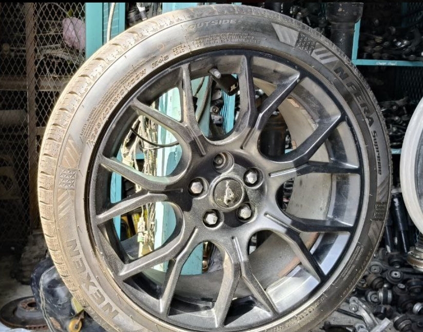 Used Ford Mustang 4-Piece Tire Set –  طقم إطارات 4 قطع مستعمل لفورد موستانج