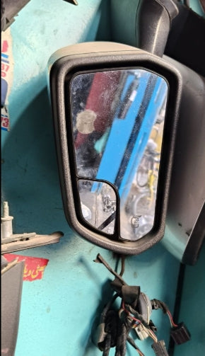 Used Ford Mustang Side Mirrors 2015-2023 – Passenger & Driver Side,  مرايا جانبية مستعملة لفورد موستانج 2015-2023 – جهة السائق والراكب