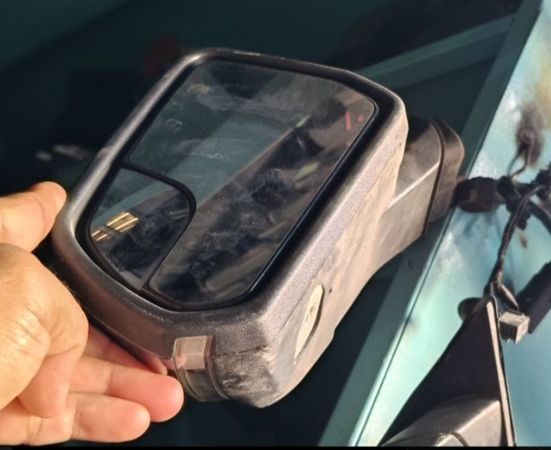Used Ford Mustang Side Mirrors 2015-2023 – Passenger & Driver Side,  مرايا جانبية مستعملة لفورد موستانج 2015-2023 – جهة السائق والراكب