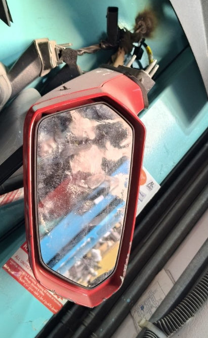 Used Chevrolet Camaro 2015 Driver Side Mirror – (1 Piece)-مرآة جانب السائق مستعملة لشفروليه كمارو 2015 – أصلية من المصنع، رؤية واضحة وتناسب مثالي (قطعة واحدة)