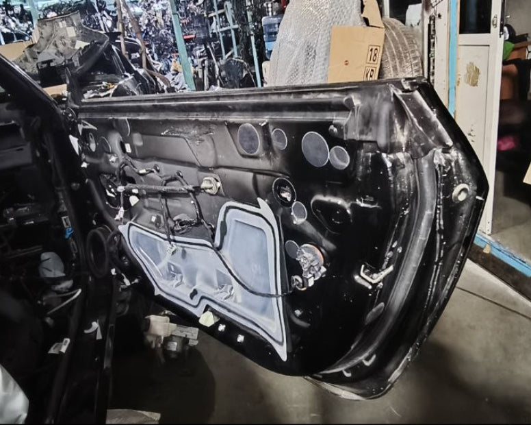 Used Ford Mustang 2024 Passenger Side Door – (1 Piece)- باب جانب الراكب مستعمل لفورد موستانج 2024 – قطعة واحدة