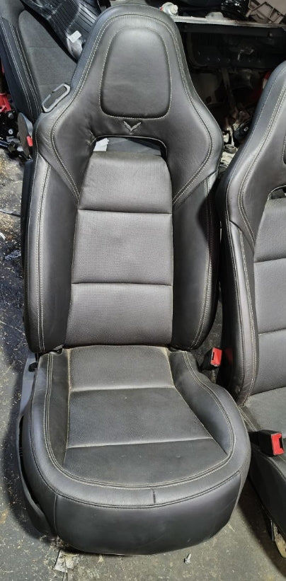 Used Chevrolet Corvette 2017 Front Seats – Driver & Passenger Side, مقاعد أمامية مستعملة لشفروليه كورفيت 2017 – جهة السائق والراكب