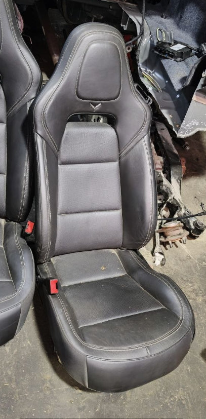 Used Chevrolet Corvette 2017 Front Seats – Driver & Passenger Side, مقاعد أمامية مستعملة لشفروليه كورفيت 2017 – جهة السائق والراكب